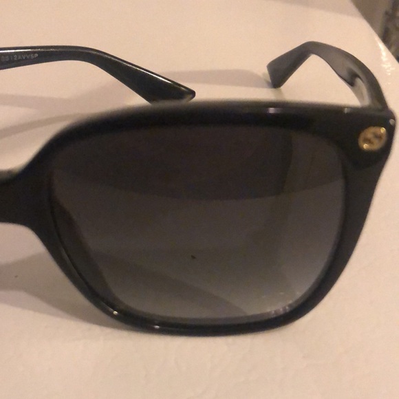 Beautiful oversized Gucci sunnies - Picture 3 of 8